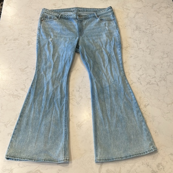 Old Navy Mid Rise Light Wash Leif Super Flare Jeans Size 18 Plus Distressed Boho - Picture 3 of 15